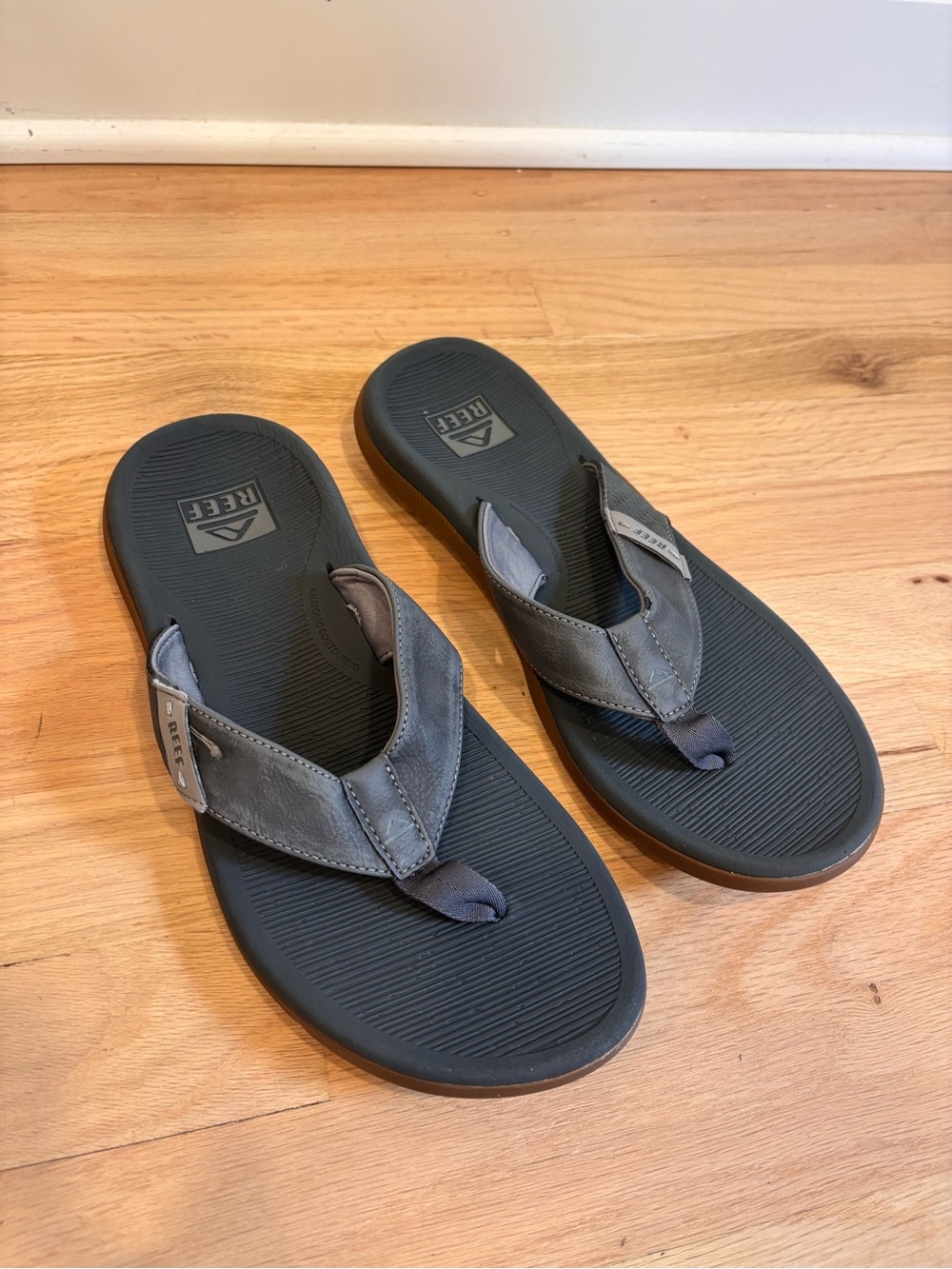 Reef men's sandals size 10